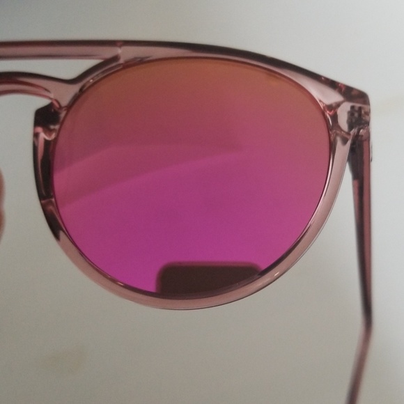 Sunglasses - Picture 3 of 4